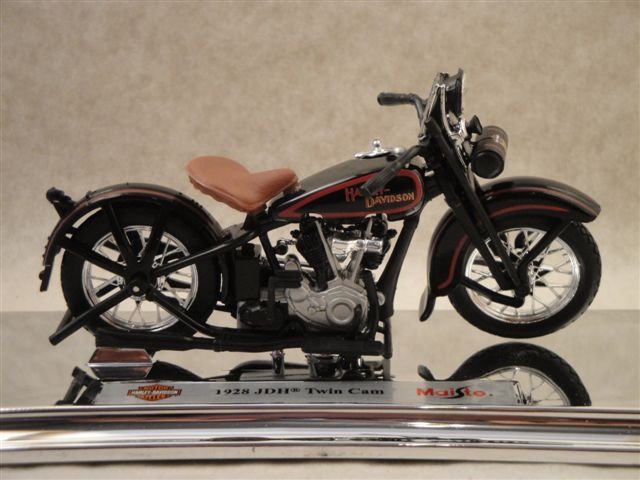 Harley-Davidson 1928 JDH Twin Cam  1:18, Maisto 34360