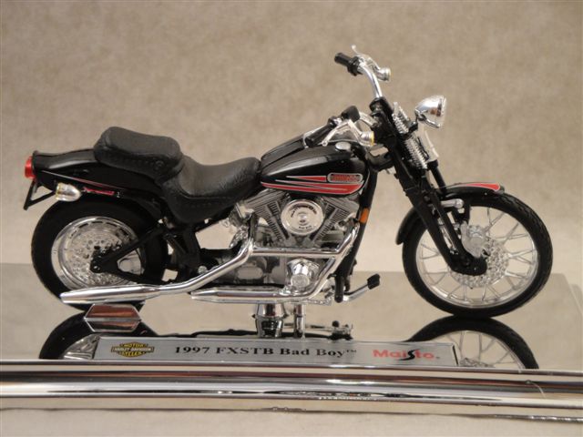 Harley-Davidson 1997 FXSTB Bad Boy  1:18, Maisto 34360