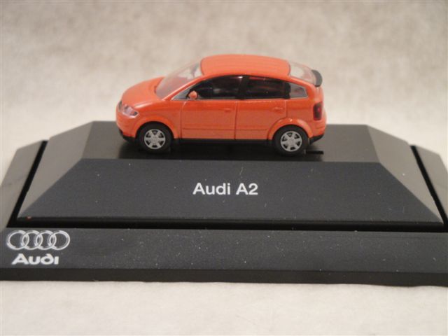 Audi A2, orange  1:87  Rietze