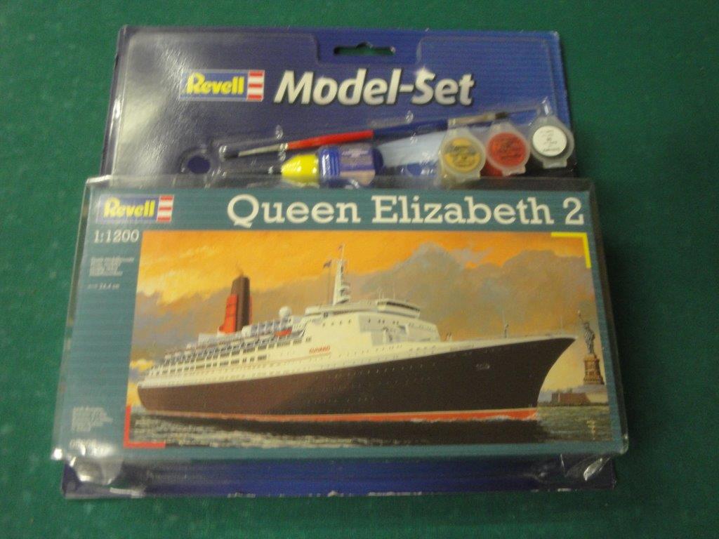 Model Set Queen Elizabeth 2  1:1200 Revell 65806
